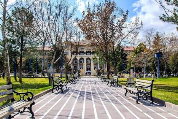 جامعة أنقرة حجي بايرم ولي