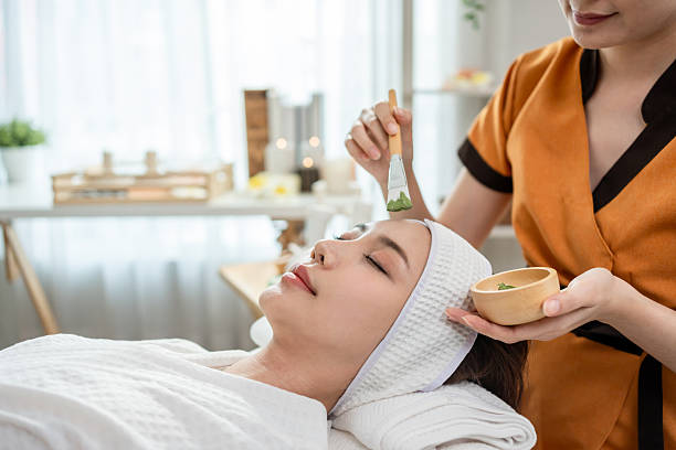 العناية بالبشرة وخدمات التجميل